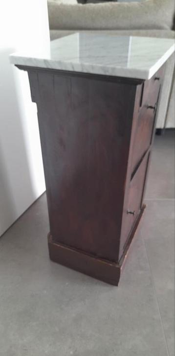 Oud kastje marmer blad H 80 Br 40 D 35 cm beschikbaar voor biedingen