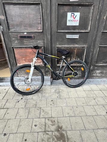 Vélo à réparer  beschikbaar voor biedingen