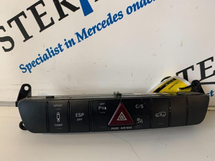 Paniekverlichtings Schakelaar van een Mercedes R-Klasse, Auto-onderdelen, Dashboard en Schakelaars, Mercedes-Benz, Gebruikt, 3 maanden garantie