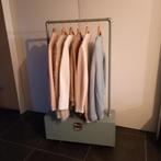 kledingrek op wielen en opberg vak met klep Vintage groen, Kleding | Dames, Kledingrekken, Ophalen