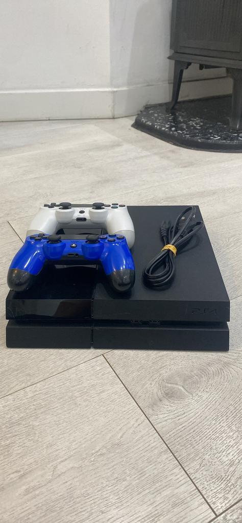 Ps4 normaal (prijs is bespreekbaar), Games en Spelcomputers, Spelcomputers | Sony PlayStation 4, Zo goed als nieuw, Met 2 controllers