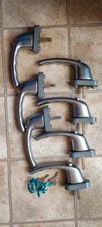 7 raamhandgrepen met 2 sluiten, Doe-het-zelf en Bouw, Ophalen of Verzenden, Zo goed als nieuw