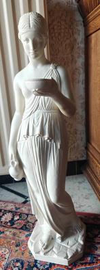 Beeld van Hebe, Griekse godin, Enlèvement