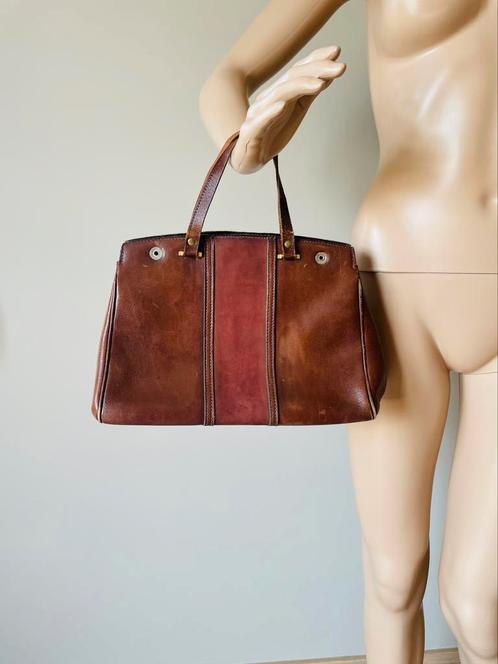 👜 Vintage bruine leren handtas — authentiek en tijdloos, Handtassen en Accessoires, Tassen | Damestassen, Gebruikt, Handtas, Bruin