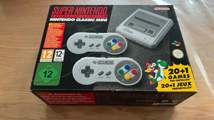 Classic Mini: Super Entertainment System, Games en Spelcomputers, Spelcomputers | Nintendo Super NES, Zo goed als nieuw, Met 2 controllers