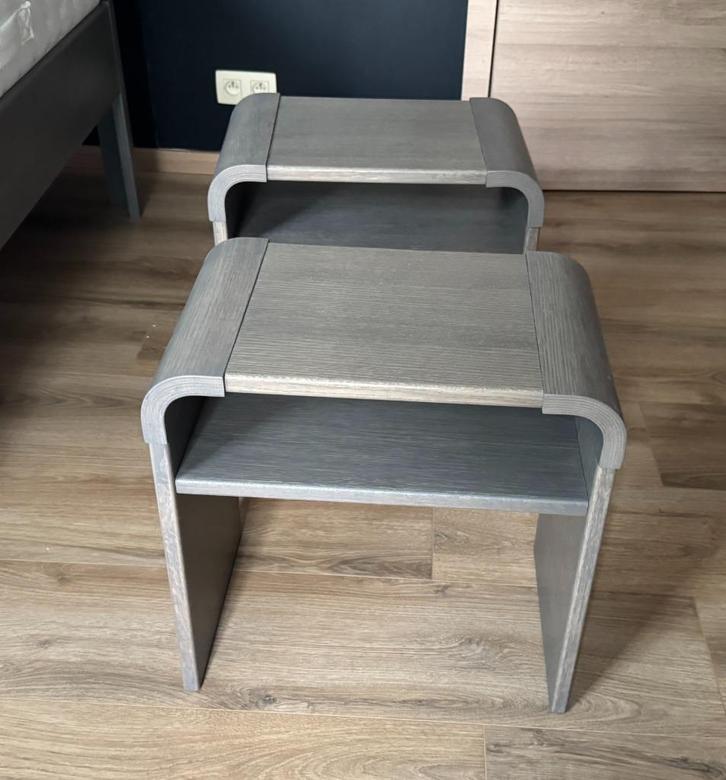 Twee Moderne Nachtkastjes, Huis en Inrichting, Slaapkamer | Nachtkastjes, Gebruikt, Minder dan 55 cm, Minder dan 45 cm, Ophalen