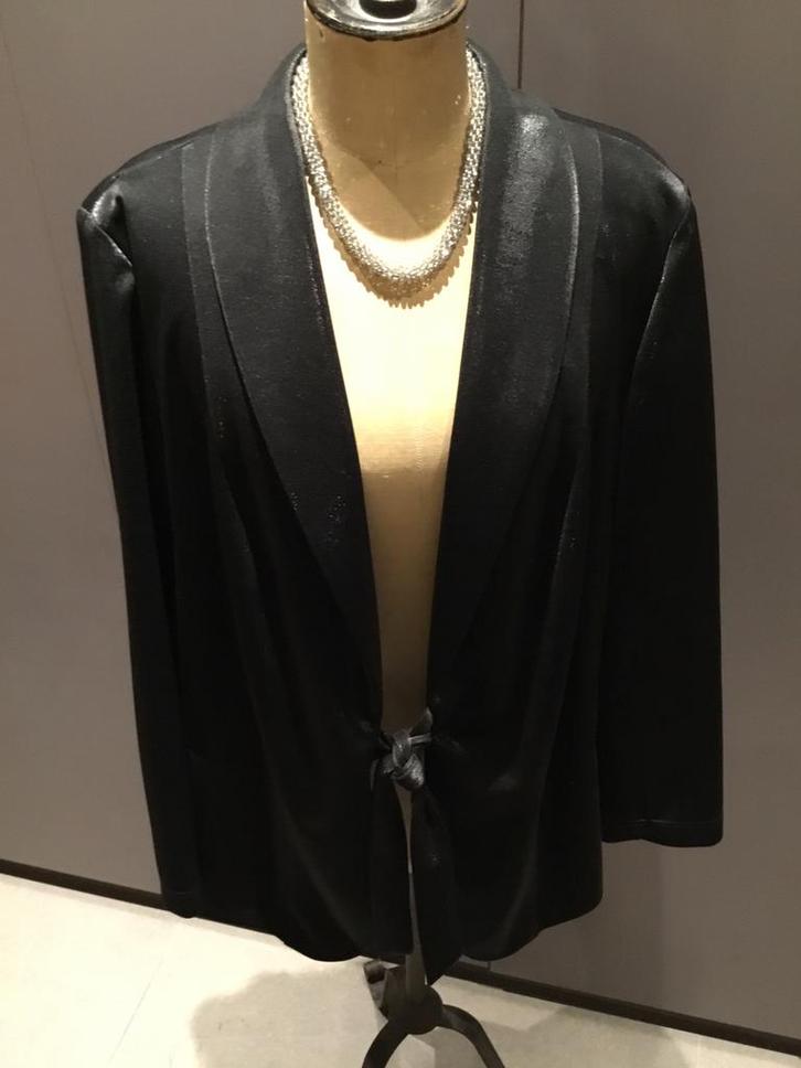 Geklede blazer shiny zwart van MAXIMA, Maat 50, Kleding | Dames, Jasjes, Kostuums en Pakken, Nieuw, Jasje, Zwart, Ophalen of Verzenden