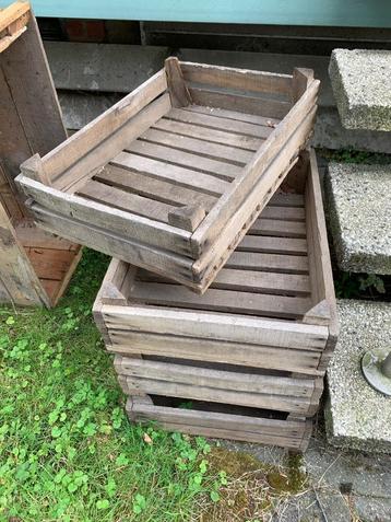 Houten kratten beschikbaar voor biedingen