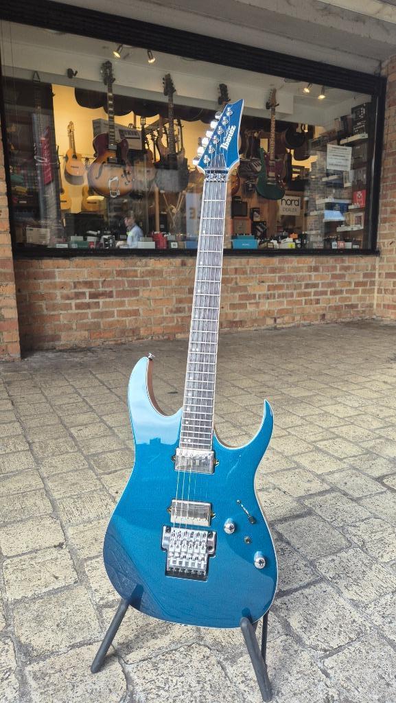 Ibanez RG5320C Diepbosblauw (2023) + hoesje, Muziek en Instrumenten, Snaarinstrumenten | Gitaren | Elektrisch, Zo goed als nieuw