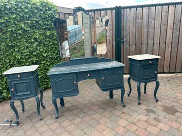 Commode met spiegel en 2 bijpassende nachtkastjes beschikbaar voor biedingen