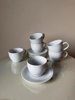 Witte koffiekoppen met schotels – tijdloos servies, Antiek en Kunst, Ophalen