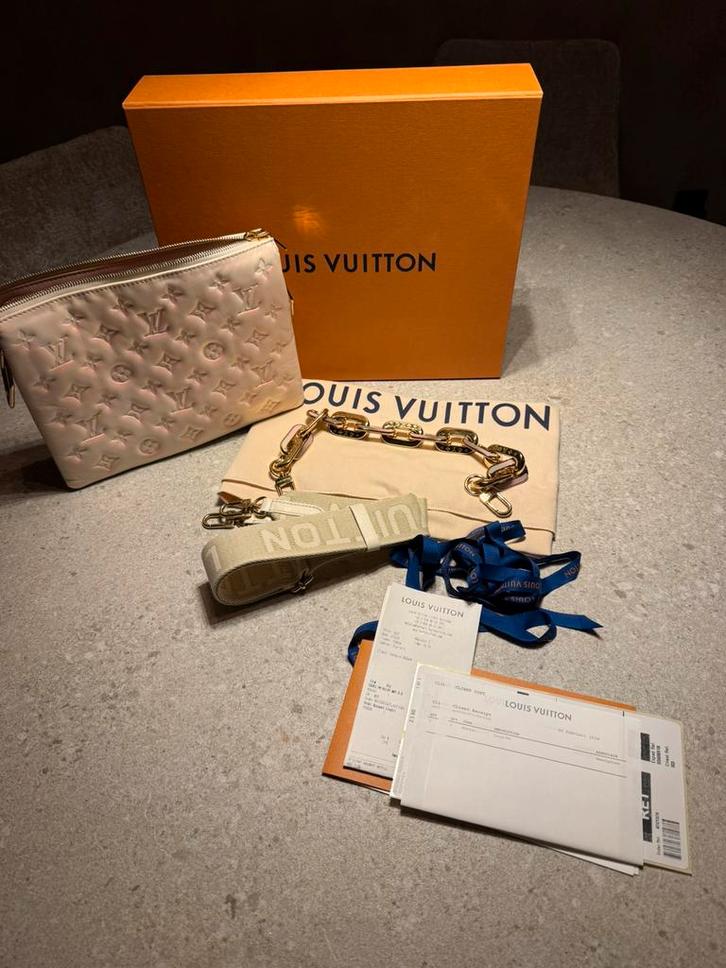 LOUIS VUITTON COUSSIN PM, Handtassen en Accessoires, Tassen | Damestassen, Zo goed als nieuw, Handtas, Ophalen