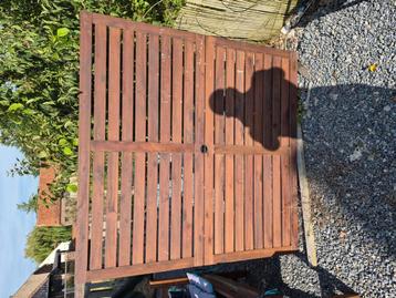 table carrée 140 avec 4 bancs, Enlèvement, Utilisé, Bois