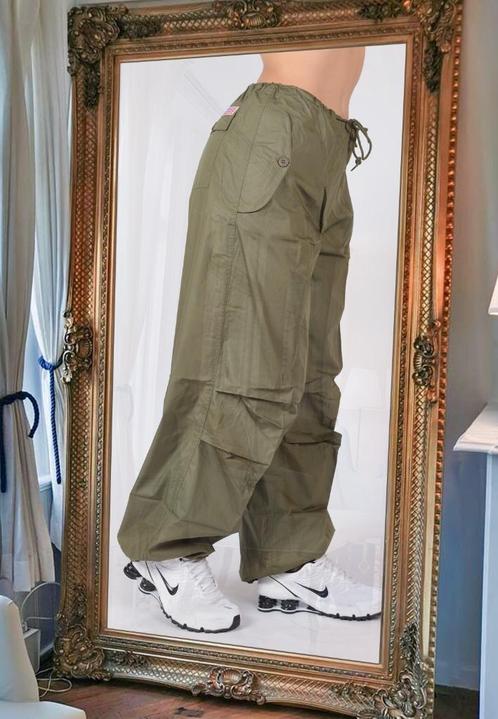 6 nieuwe Retro olive green UFO parachute pants, Vêtements | Femmes, Culottes & Pantalons, Neuf, Taille 38/40 (M), Vert, Enlèvement ou Envoi