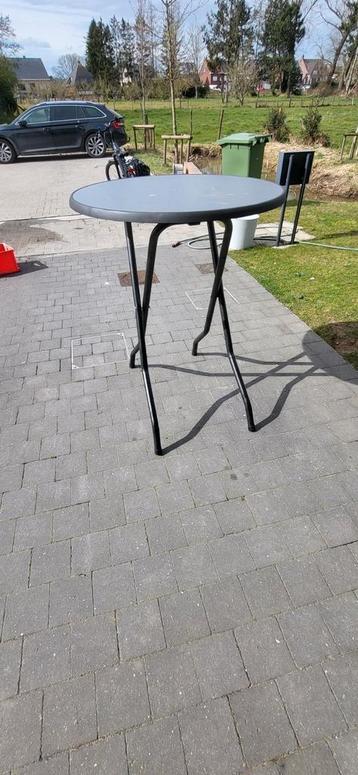 Party tafel 2 stuks beschikbaar voor biedingen