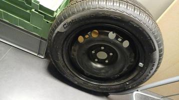 Pirelli band met velg 185/60R15 beschikbaar voor biedingen