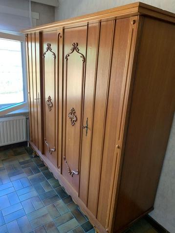 KLEERKAST IN ZEER GOEDE STAAT ---- GRATIS, Huis en Inrichting, Kasten | Kleerkasten, Ophalen, Zo goed als nieuw