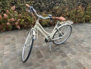 Beige damesfiets 28 inch in goede staat  beschikbaar voor biedingen