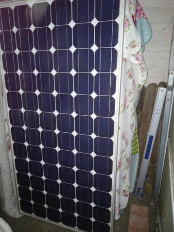  zonnepanelen met kabels  beschikbaar voor biedingen