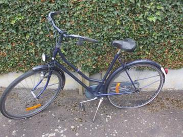 Oude damesfiets beschikbaar voor biedingen
