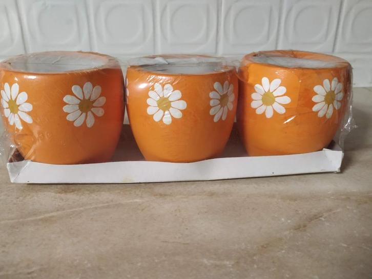 mooi nieuw lente set kaarsen in keramieken sierpotjes cadeau, Diversen, Pasen, Nieuw, Ophalen of Verzenden