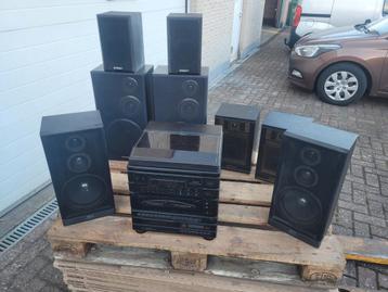 Muziekinstallatie met platenspeler, casettes, FM & Cd's  beschikbaar voor biedingen