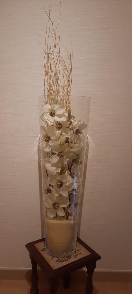 glazen vaas met bloemendecoratie perfecte staat, Huis en Inrichting, Woonaccessoires | Vazen, Zo goed als nieuw, 50 tot 75 cm