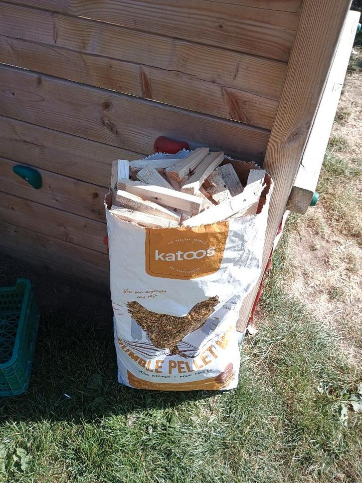 aanmaakhout/ fijn hout/ brandhout te koop, Tuin en Terras, Brandhout, Blokken, Overige houtsoorten, Minder dan 3 m³, Ophalen