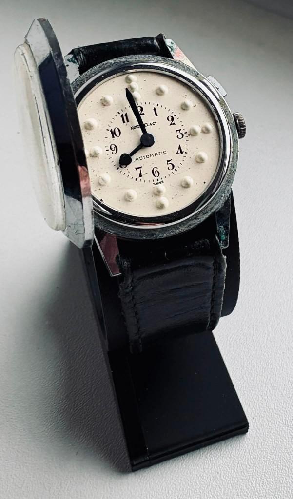 Montre atypique braille automatique suisse Norstel & co, Bijoux, Sacs & Beauté, Montres | Anciennes | Antiquités, Acier, Envoi