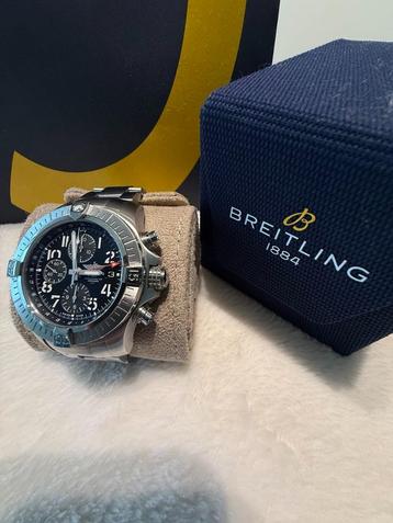 Breitling Avenger Chronograph GMT 45 2024 Stalen band Nieuw beschikbaar voor biedingen