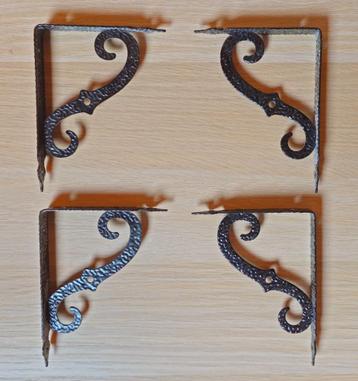 4 Decoratieve Haken voor wandplanken beschikbaar voor biedingen