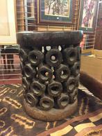 tabourets africains, Enlèvement