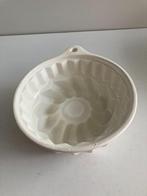 Kleine ronde puddingvorm in keramiek ( wit ), Antiek en Kunst, Antiek | Keramiek en Aardewerk, Ophalen of Verzenden