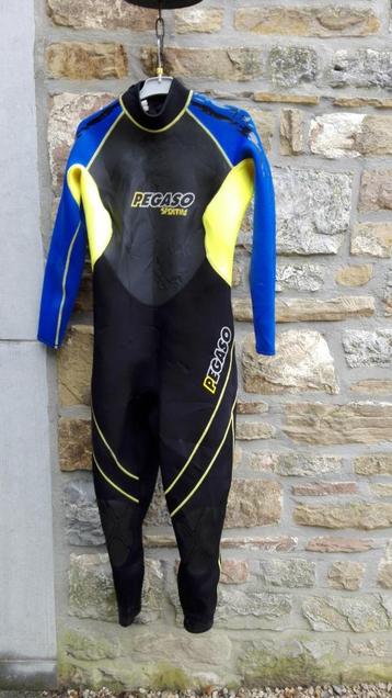 combinaison de plongée taille M beschikbaar voor biedingen