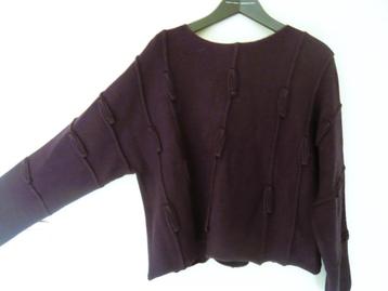 Pull aubergine Sarah Pacini comme neuf disponible aux enchères