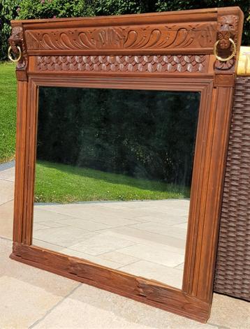 Gesneden houten spiegel met karakter