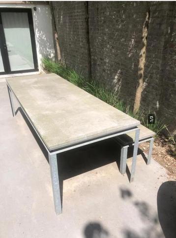 tuintafel beschikbaar voor biedingen