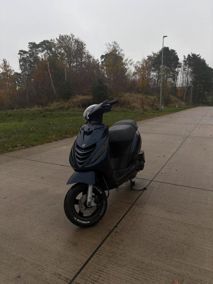 Piaggio zip klasse A, Fietsen en Brommers, Scooters | Piaggio, Zo goed als nieuw, Zip, Klasse A (25 km/u), Benzine, Ophalen