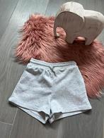 Lichtgrijze shortje, Kinderen en Baby's, Kinderkleding | Maat 122, Ophalen of Verzenden, Zo goed als nieuw
