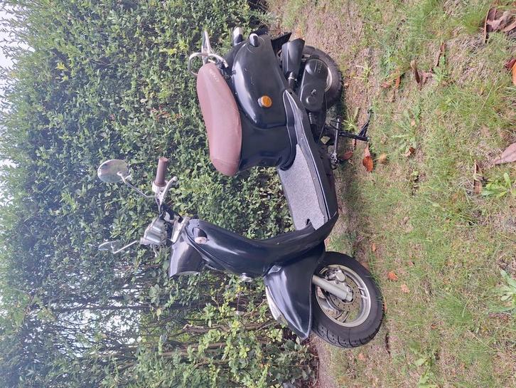 Scooter 50cc B klasse start en rijd beetje wer aan 4 takt, Fietsen en Brommers, Brommers | Tomos, Zo goed als nieuw, Ophalen of Verzenden