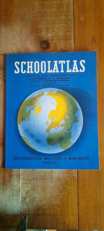 Oude Schoolatlas beschikbaar voor biedingen