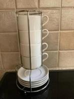 Houder met 4 tassen en bordjes, Huis en Inrichting, Ophalen of Verzenden, Zo goed als nieuw, Porselein, Kop(pen) en/of Schotel(s)