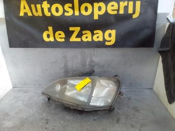 Koplamp links van een Daihatsu Young RV beschikbaar voor biedingen