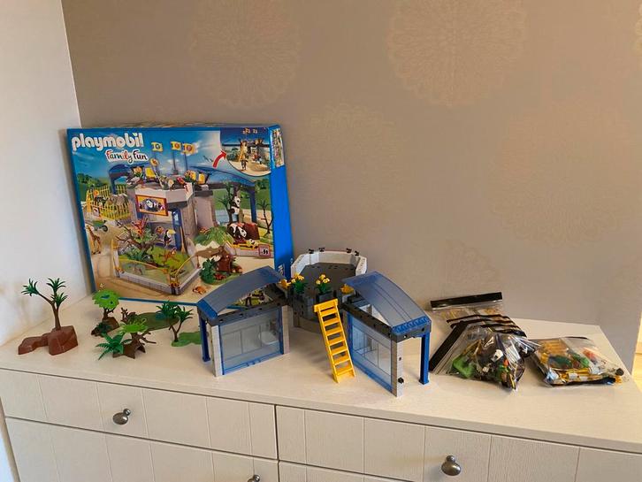 Playmobil dierentuin en verzorgingsstation + extra dieren, Kinderen en Baby's, Speelgoed | Playmobil, Zo goed als nieuw, Ophalen