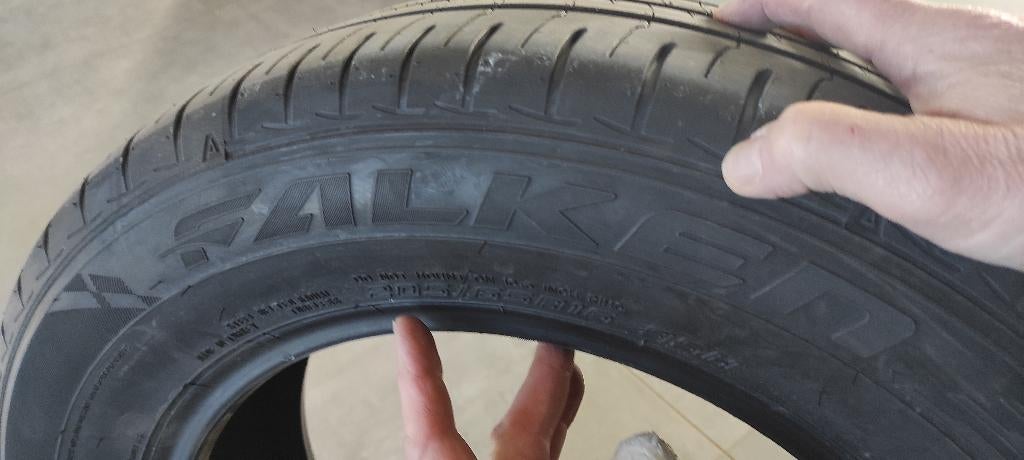 4 pneus neufs, jamais servi, Autos : Pièces & Accessoires, Pneus & Jantes, Neuf, 16 pouces, Pneus été, 205 mm