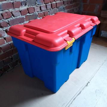 Opbergbox met grote capaciteit. 80 x50 x60 cm beschikbaar voor biedingen