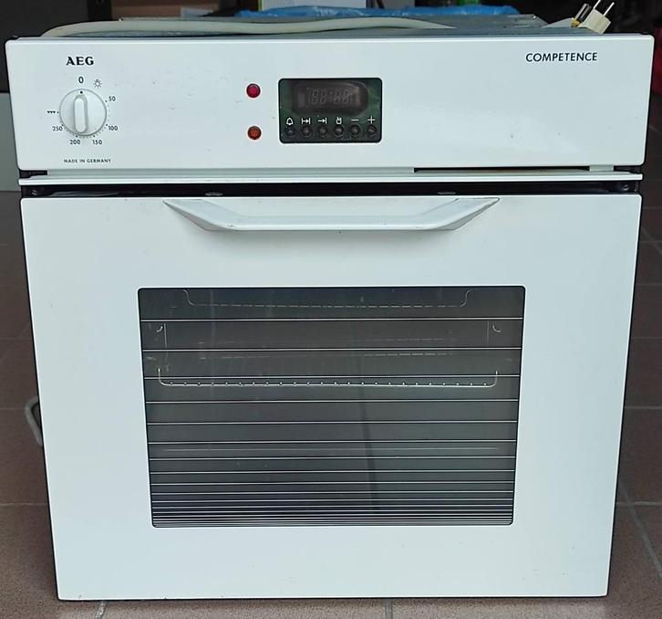 Oven AEG Competence B2100-W (wit), Elektronische apparatuur, Ovens, Gebruikt, Inbouw, Oven, Hete lucht, Ophalen