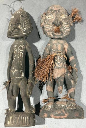 Twee geestfiguren uit het sepik mannenhuis papoea NG beschikbaar voor biedingen