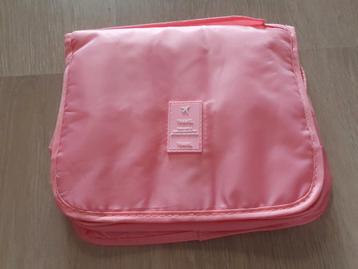 Petite trousse de voyage beschikbaar voor biedingen
