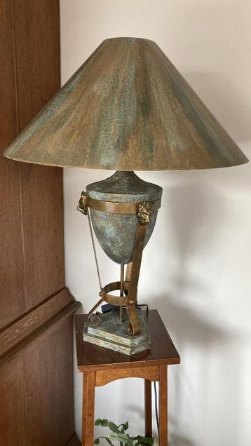 Lamp voor op een kast of staander of op tafel.